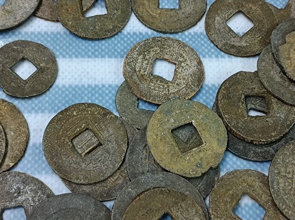 BNT15　中国穴銭　古銭　おまとめ　常平通宝　など　※ｇ＝計数容量器を除く、写真参照ください。_画像7