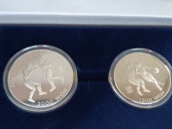 BNFO42　各国の古銭　硬貨　記念コイン　おまとめ　韓国　OCEAMIA　5PTAS　2Fr.　など_画像2