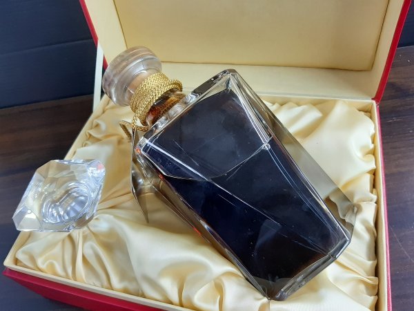 UNS26　酒　アルコール　ブランデー　MARTELL 　マーテル　 CORDON BLEU 　Baccarat 　クリスタルボトル　未開栓　箱_画像4