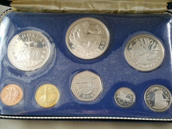 SNFO11　世界のコイン　プルーフ貨幣セット　バルバドス　ベリーズ　パプアニューギニア おまとめ_画像3