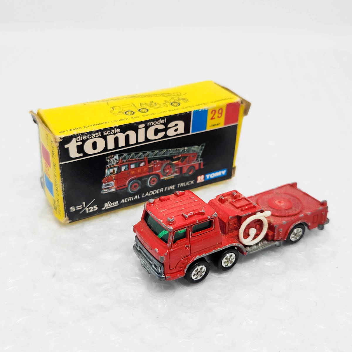 トミカ 日本製 黒箱 No.29 旧ホイール仕様 HINO FIRE ENGINE 日野 ファイアエンジン 消防車 はしご車 TOMICA ミニカー 模型 #ST-02167_画像1