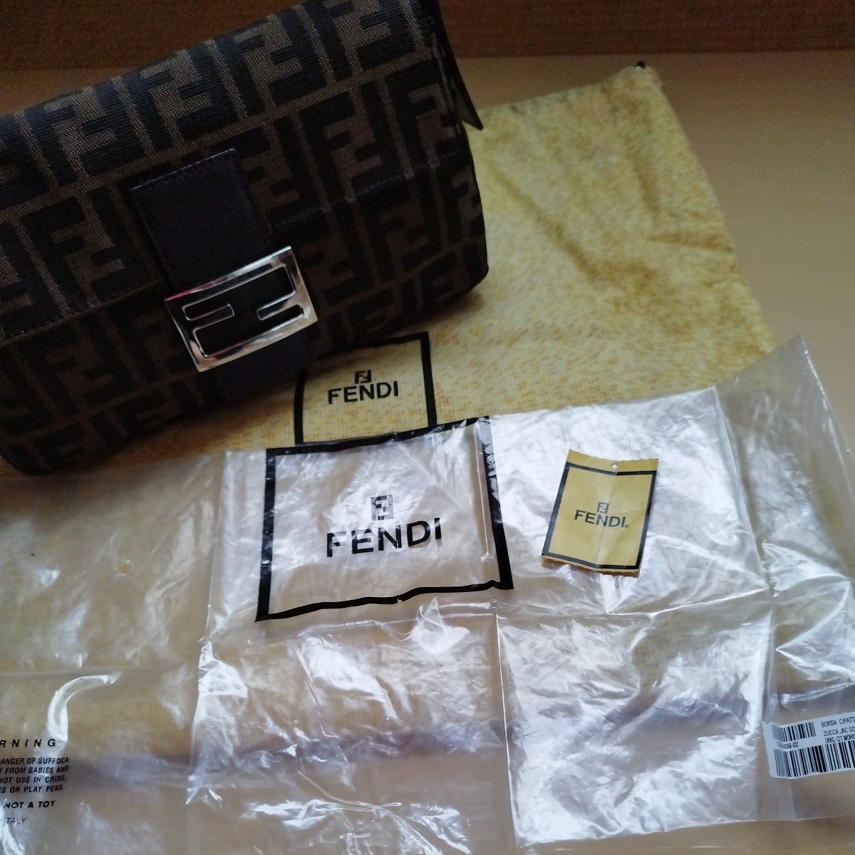 FENDI フェンディ ズッカ柄 ハンドバッグ マンマバケット ブラウン　付属品あり_画像4