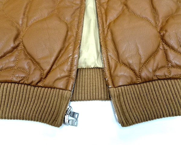 M【A BATHING APE Leather Down Jacket Bape ア ベイシング エイプ 猿顔キルティング レザーダウンジャケット レザー ブルゾン】_Zip横擦れ、ダメージあり