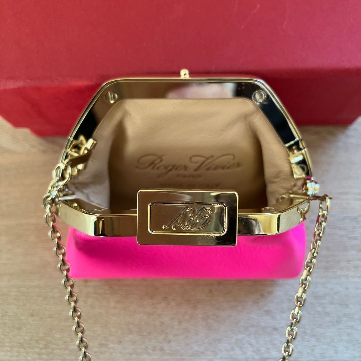 1 times use Roger Vivier flower -stroke las buckle satin coin perth neon pink bulrush . chain shoulder 