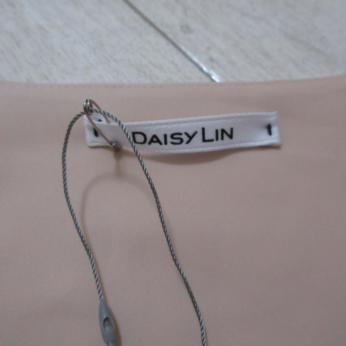 新品 未使用 タグ付き DAISY LIN デイジーリン フォクシー フォトジェニック 長袖 ブラウス カットソー 06301 サイズ38 ピンクベージュ_画像5