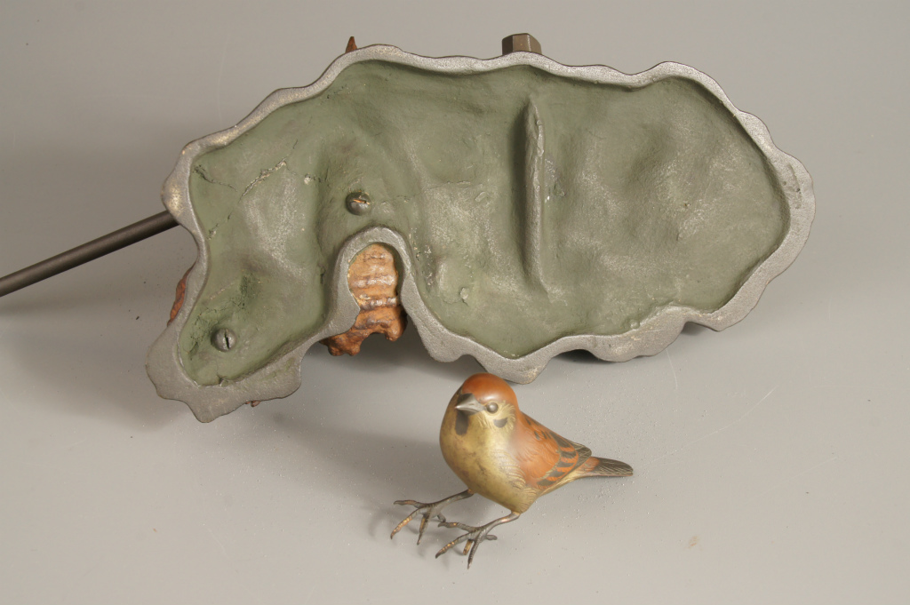 古董收藏品★280作者的黃銅支架銅製竹子竹子慢跑棒鼓舞人心的神器藝術品    原文:骨董収集品★その280　作家物　真鍮台　銅製置物　筍　鍬　雀　在銘品　彫金細工　オブジェ