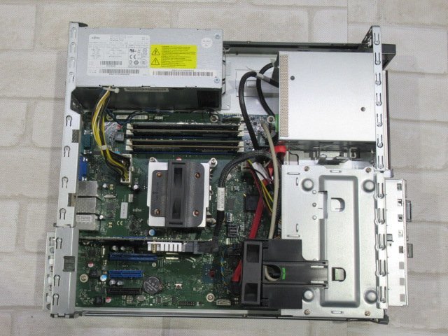 ▲11165 新TTPC 0928m 保証有 富士通【 PRIMERGY TX1320 M3 】【 Xeon E3-1220 V6 3.0GHz / 16.0GB / マウンタ3個無し / OS 無 】鍵無_画像8