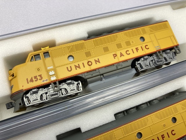 KATO 1/150 F3 A+B LOCOMOTIVE SET Union Pacific 2両セット 106-0305 ※まとめて取引・同梱不可 [27-7149]_画像2
