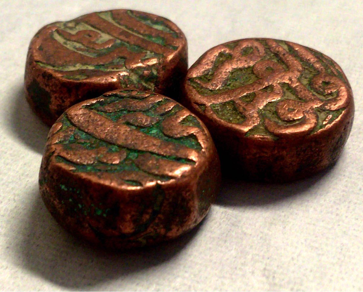 14世紀絲綢之路貨幣Tanka加蓋3枚硬幣套印度歐洲亞洲硬幣硬幣硬幣古董古董 原文:14世紀 シルクロード流通貨 タンカ打刻銅貨3枚セット インド ヨーロッパ アジア 古銭 貨幣 硬貨 コイン 骨董 アンティーク