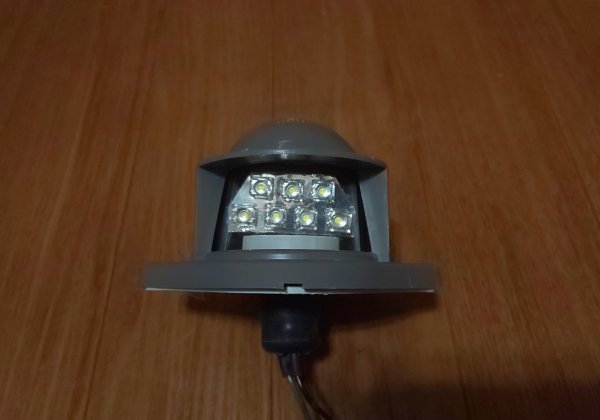 LEDナンバー灯球 6097タイプ専用 新旧ギガ・フォワード 高輝度LED 8.000mcd 7発使用 24V用 送料無料（定形外郵便）_拡散型LED7発使用で明るいです。
