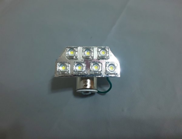 LEDナンバー灯球 64018タイプ専用 17年型モデル スーパーグレート・ファイター 高輝度LED 8.000mcd 7発使用 24V用 送料無料（定形外郵便）_お届けするのはこちらの球のみです。