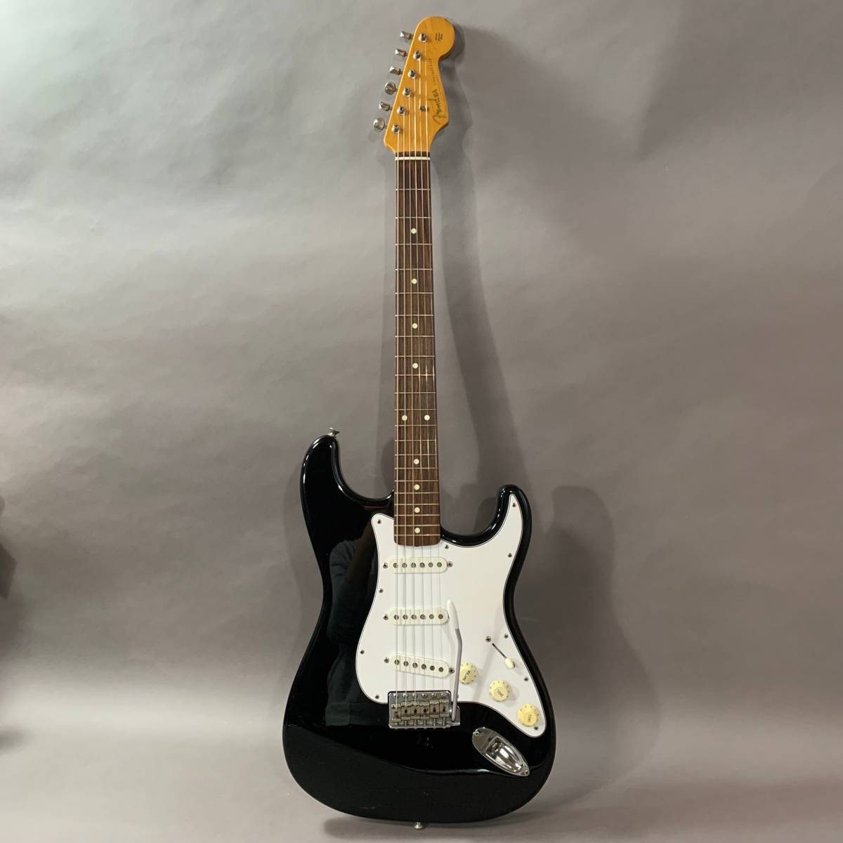 MS404 fender フェンダー JAPAN ストラト Pシリアル crafted japan ブラック セミハードケース付 (検)エレキギター 6弦 ダイナ フジゲン_画像1