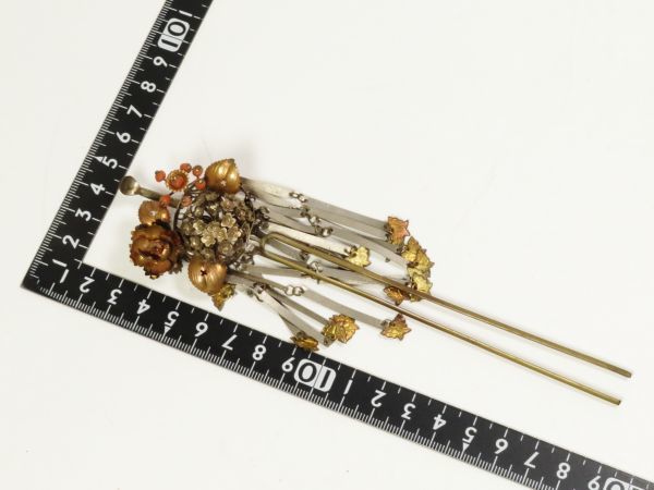 [5945] Taisho ~ Showa era kimono small articles petal engraving ornamental hairpin ( the first goods * purchase goods )