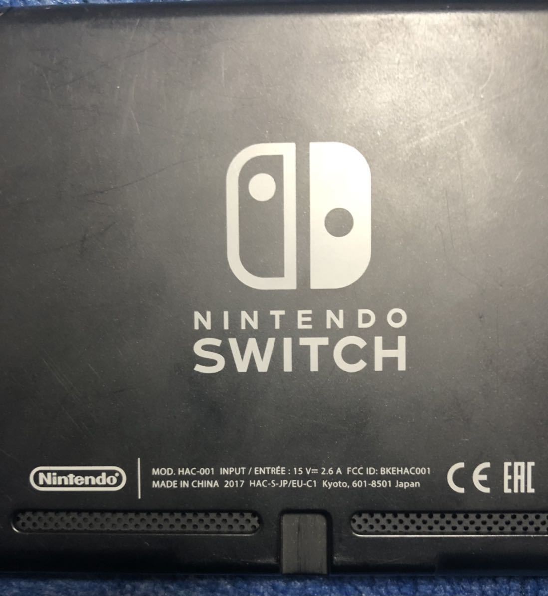 送料無料 動作未確認 Nintendo Switch ニンテンドー スイッチ 2017年製 未対策機 本体のみ HAC-001 ジャンク_画像2