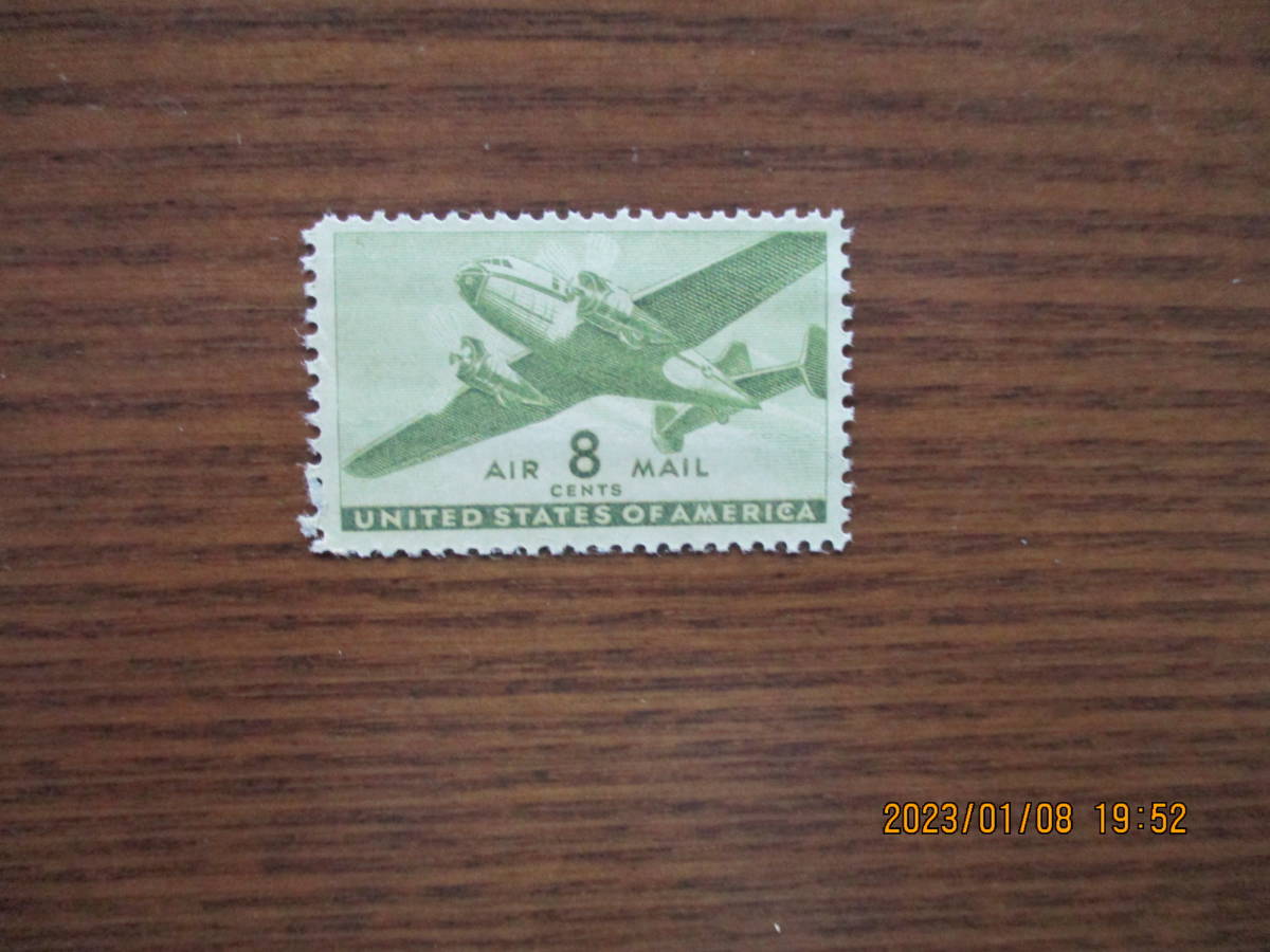 ８ｃ　双発輸送機　1941年航空切手7種完の1　アメリカ合衆国・米国　VF・NH　プレートナンバー付き単片_画像1