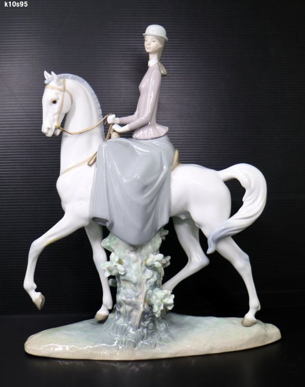 K10s95 陶器 置物 Lladro 白い馬の少女 現状品 補修跡？汚れ？あり 140サイズ_画像2