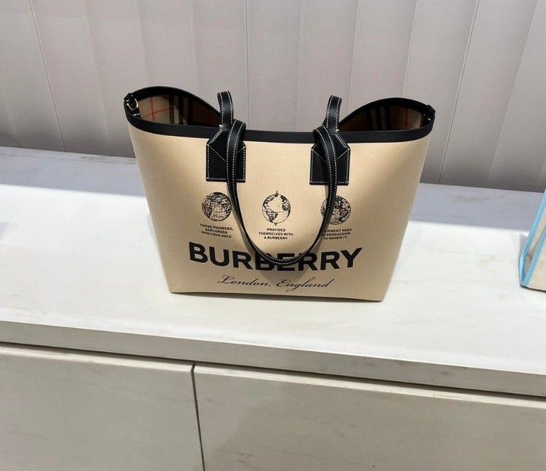 バーバリー　Burberryミディアム ロンドントートバッグ  リバーシブル  新品未使用 バッグ トートバッグ