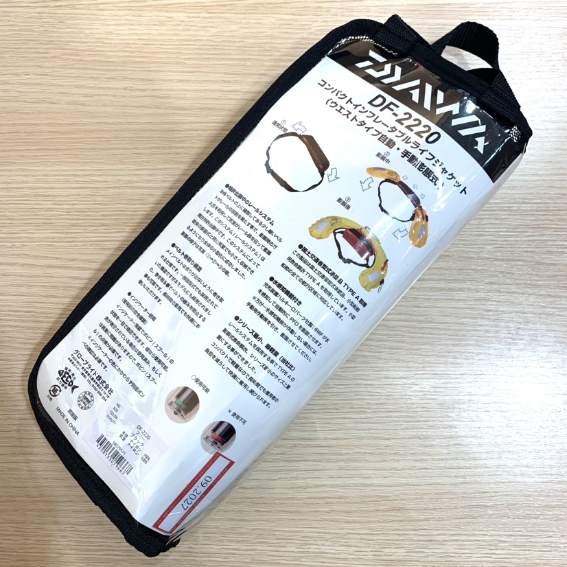 Daiwa ダイワ DF-2220 ブラック コンパクトライフジャケット ウエストタイプ 自動・手動膨張式 TYPE-A 桜マーク_画像4