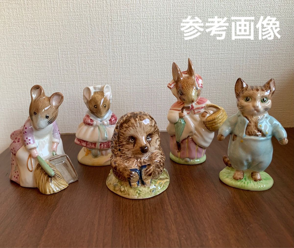 靴の中のおばあさん 編み物 フィギュリン ピーターラビット 置物 靴の中のおばあさん 編み物 フィギュリン ピーターラビット 置物