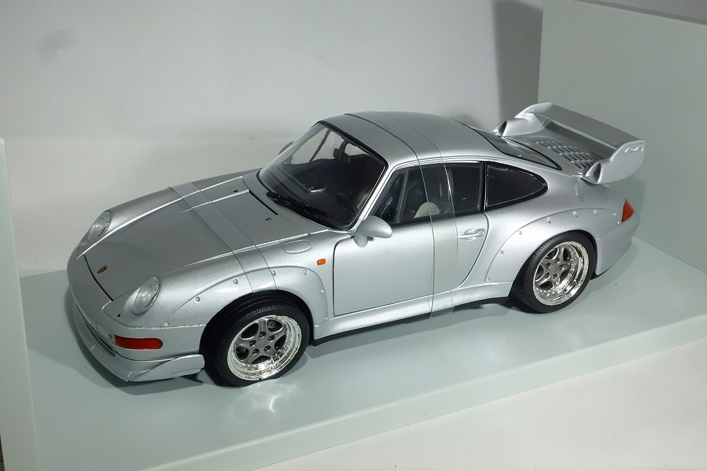 UTモデルズ製　1/18　ポルシェ911GT2　シルバー　（難有）_本体は綺麗です！！