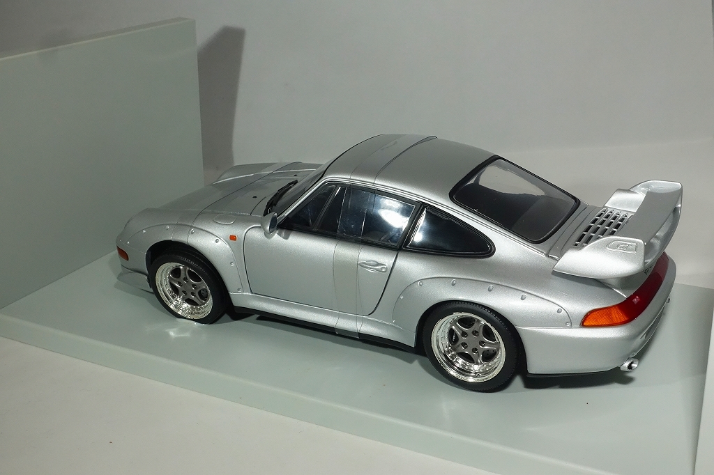 UTモデルズ製　1/18　ポルシェ911GT2　シルバー　（難有）_本体は綺麗です！！