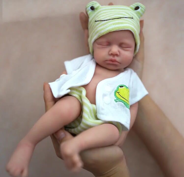 リボーンドール　赤ちゃん人形　リアル赤ちゃん　ベビー　largeモデル　フルシリコン　フルセット　かわいい赤ちゃん　閉眼タイプ