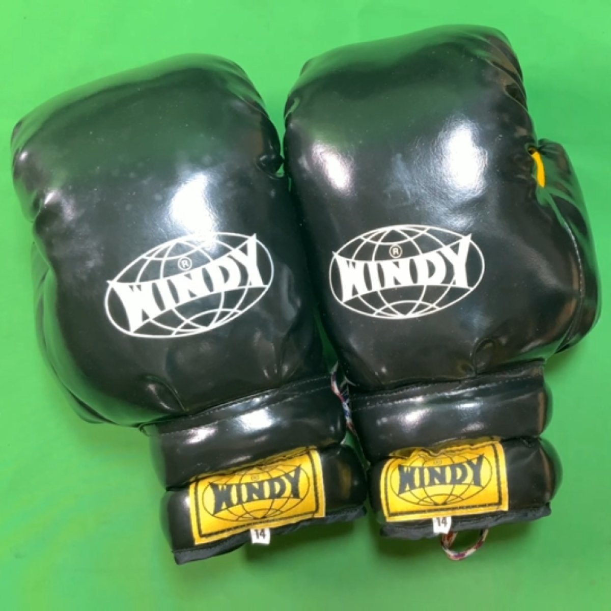 WINDY ボクシンググローブ サイズ14 黒/黄 ウィンディ 紐付き_画像1