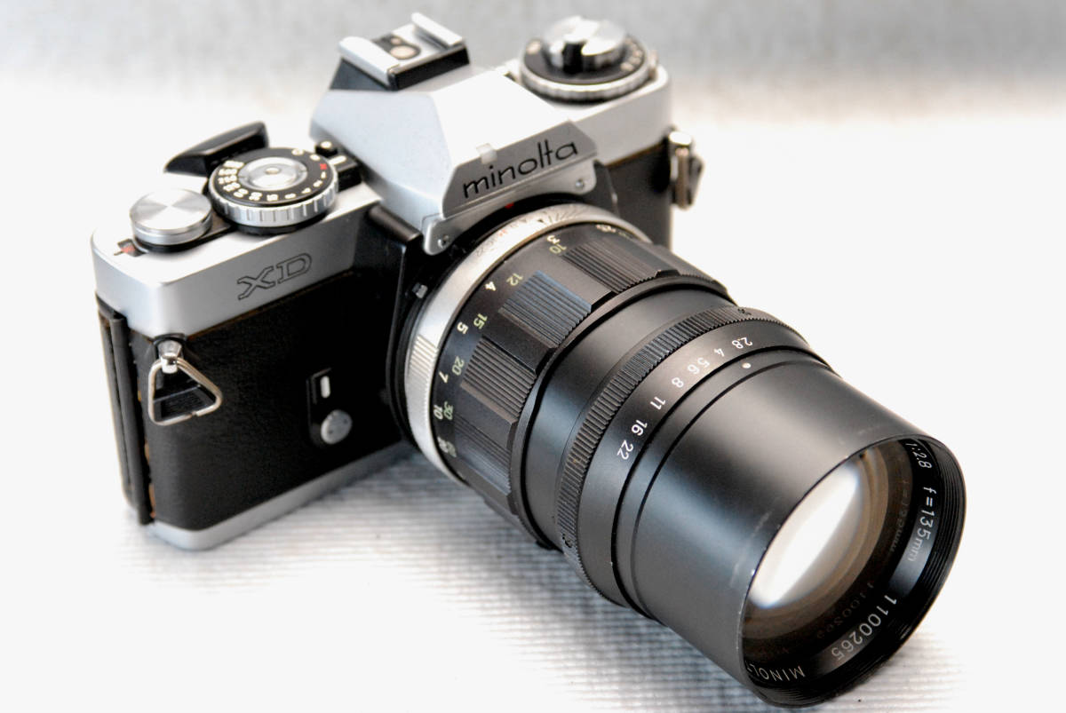 MINOLTA ミノルタ 昔の高級一眼レフカメラ XDボディ + 純正135mm単焦点レンズ1:2.8付 希少品_画像1