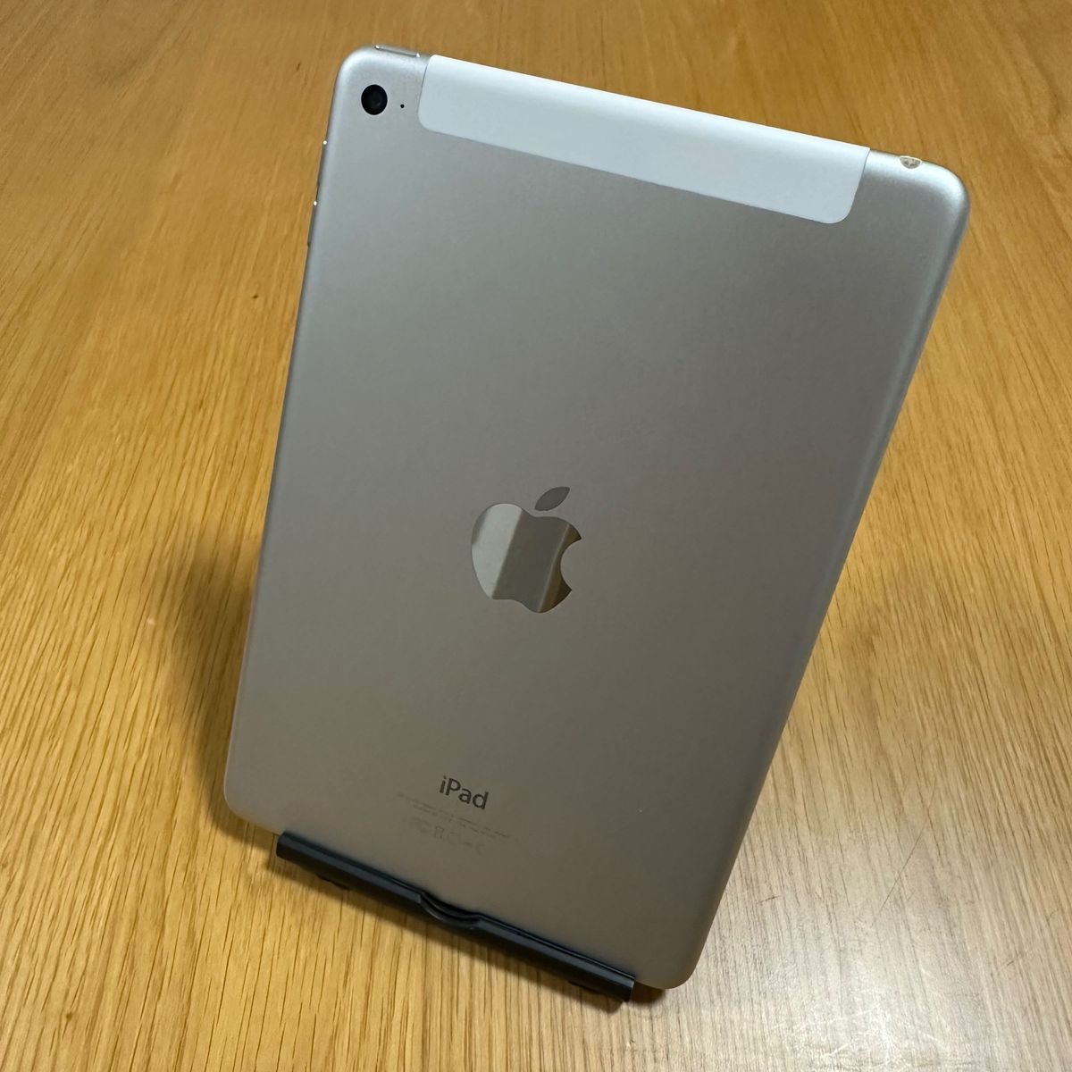 iPad mini 4 Wi-Fi+Cellular 16GB docomo シルバー 【管理番号006 