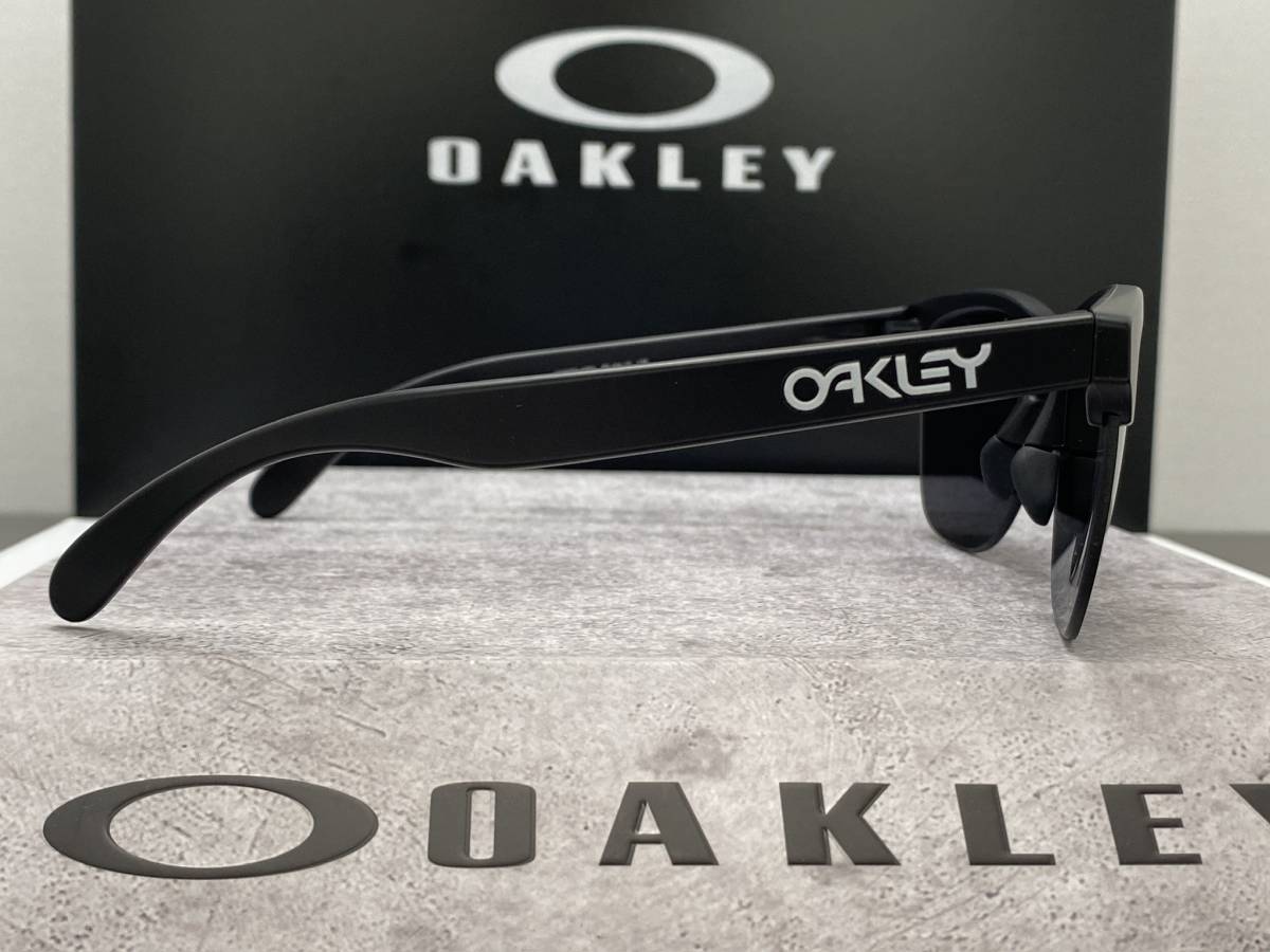ケース付☆OAKLEYオークリー FROGSKINS LITEフロッグスキン ケース付☆OAKLEYオークリー FROGSKINS LITEフロッグスキン
