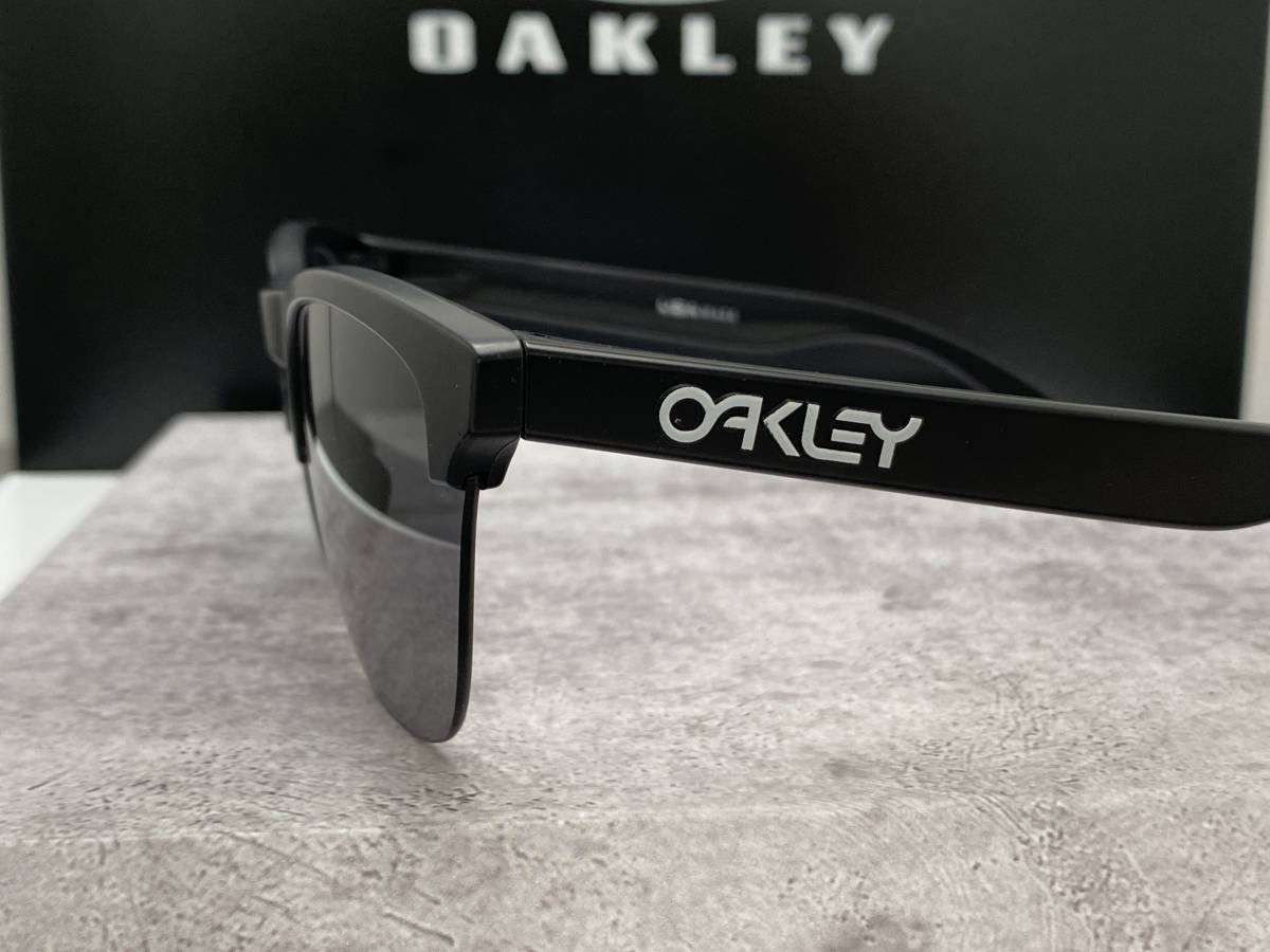 ケース付☆OAKLEYオークリー FROGSKINS LITEフロッグスキン ケース付☆OAKLEYオークリー FROGSKINS LITEフロッグスキン