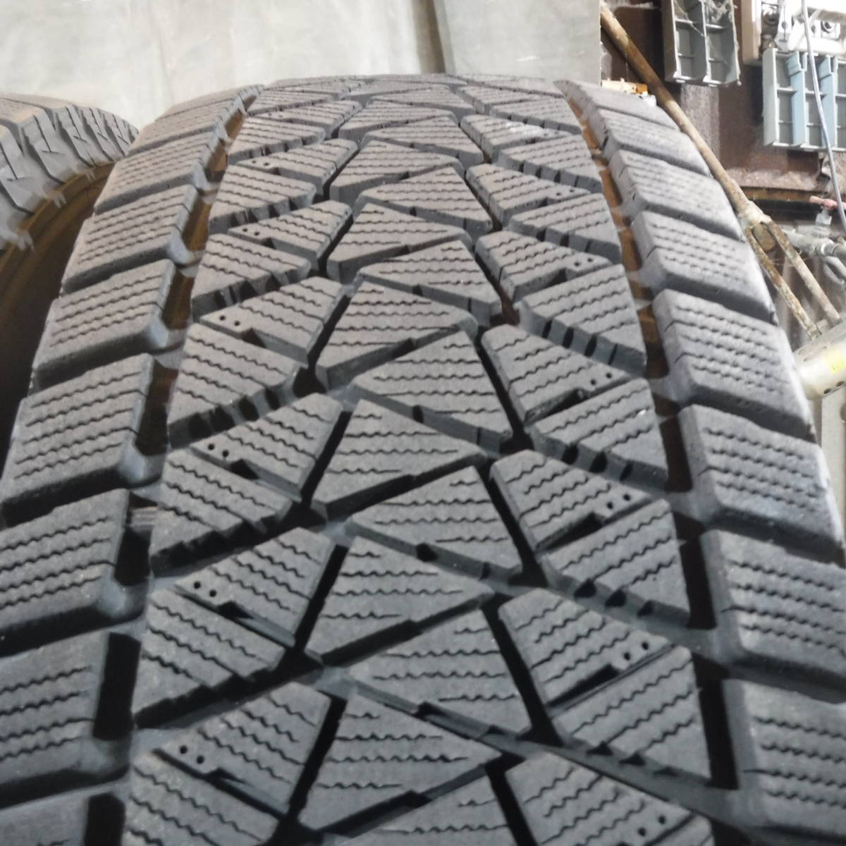 BLIZZAK ブリザック DM-V2 215/70R16 BRIDGESTONE(ブリヂストン) 愛知手渡し,交換可 スタッドレス 中古タイヤ4本 754-80-60_画像8