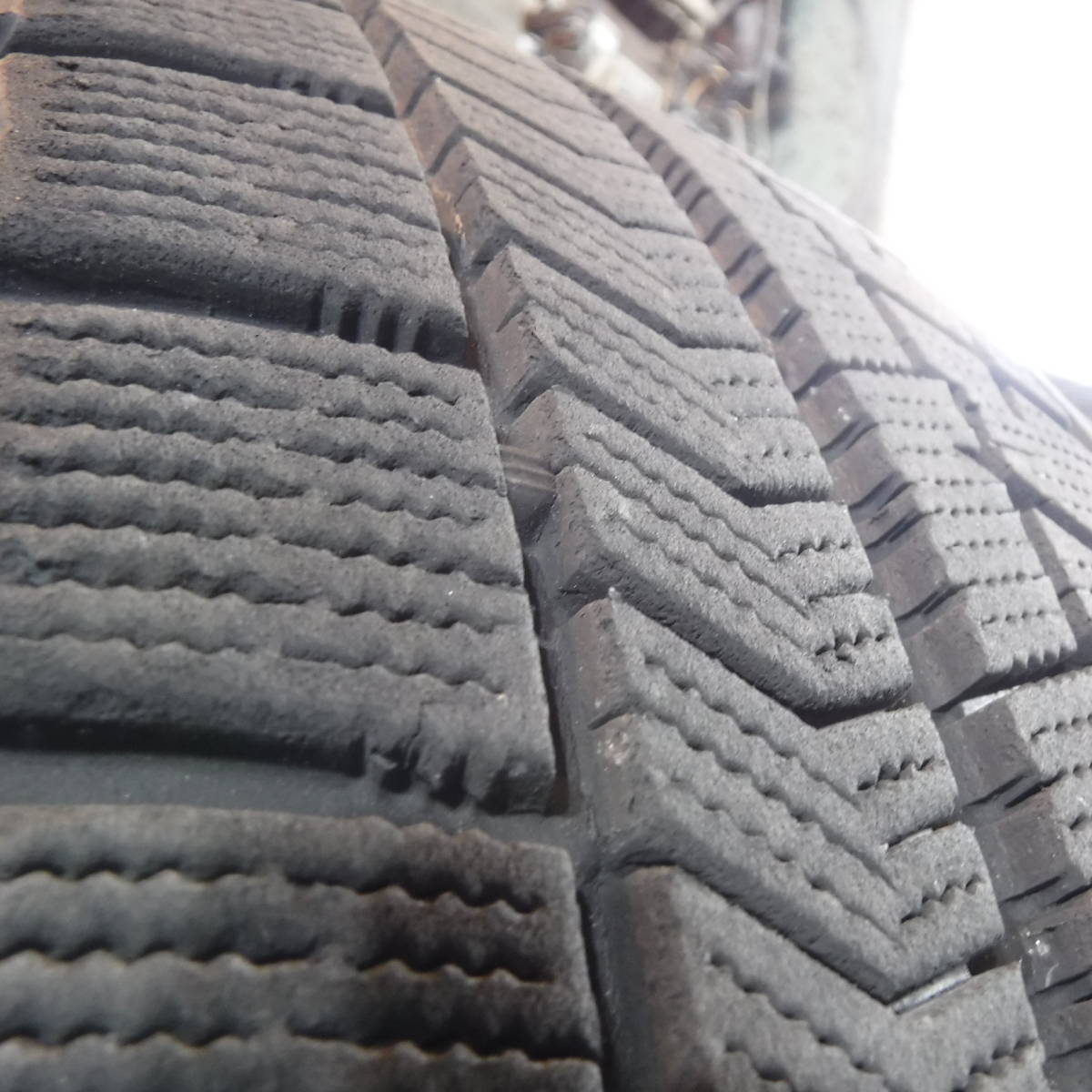 品質良し BLIZZAK ブリザック VRX 205/60R16 BRIDGESTONE(ブリヂストン) 愛知手渡し,交換可 個人宅配送不可 中古スタッドレス 795-86_画像4