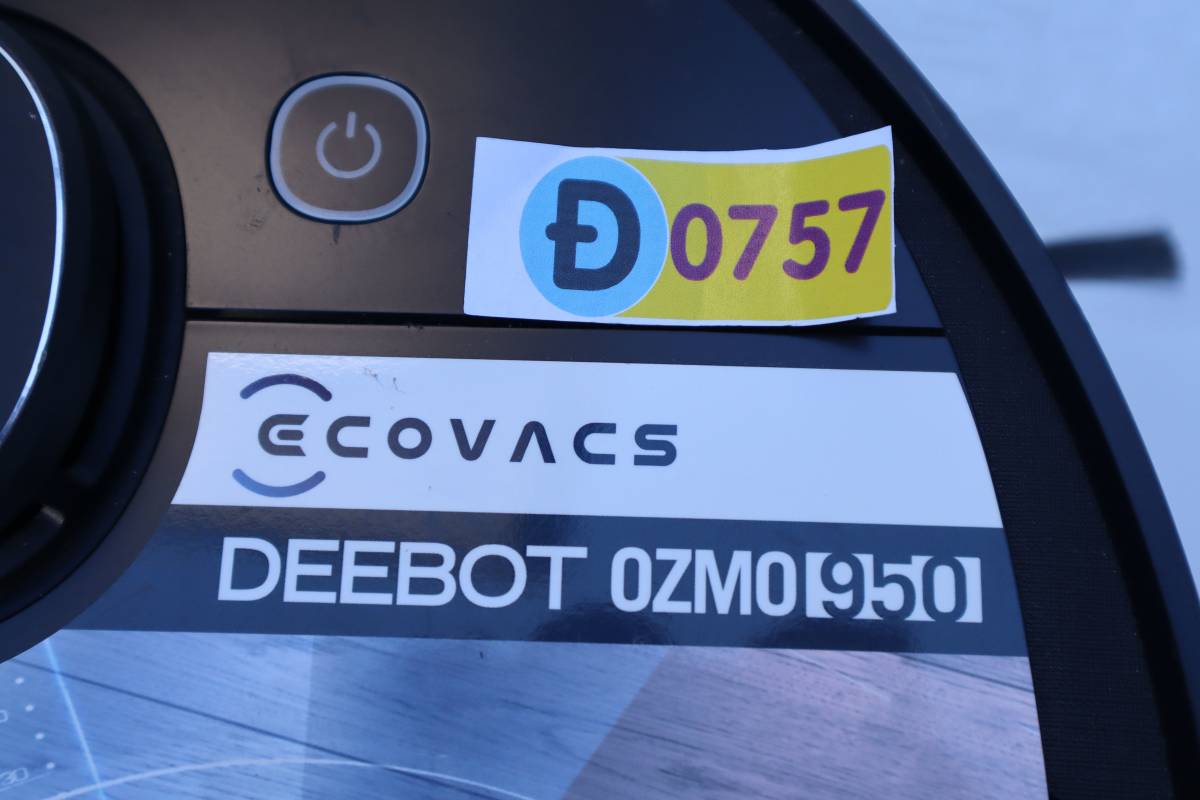 D0757 Y робот пылесос DEEBOT OZMO 950