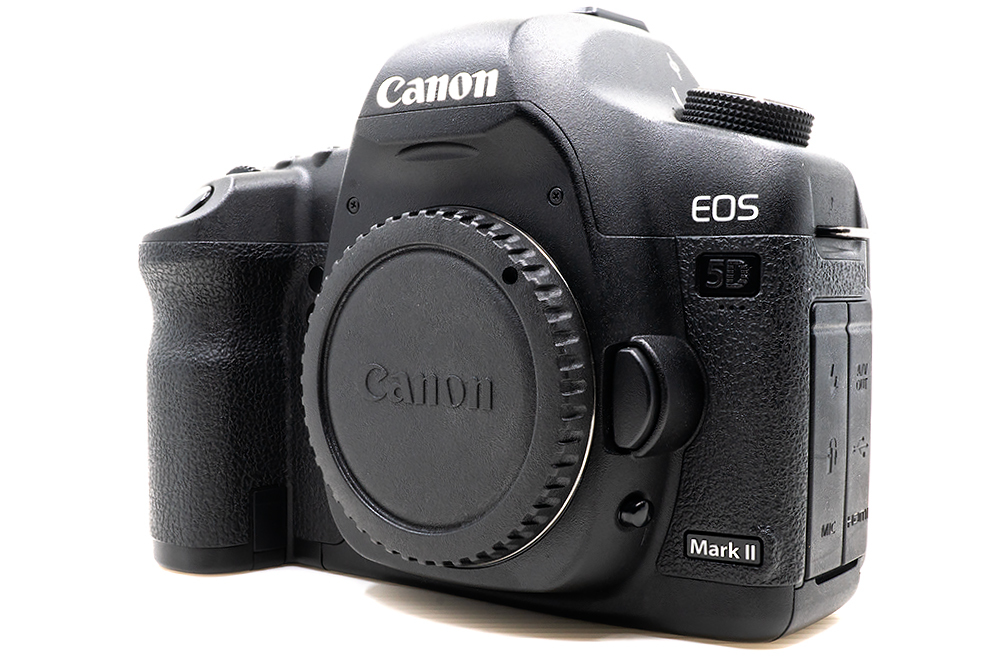 ■ Canon キャノン ■ EOS 5D Mark II MK 2ボディ ● S数 約12.000 ●TOSHIBA EXCERIA 32GB CF付【年代的に極めて美品 送料込】_画像1