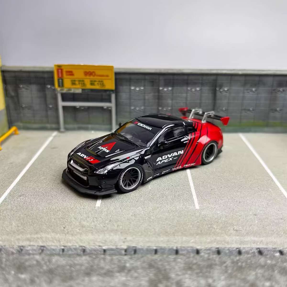 1/64 MC NISSAN LBWK GTR R35 1.5 Advan 日産　アドバン_画像3