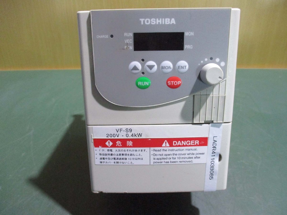 中古 TOSHIBA VFS9-2004PM-AN(1) 0.4KW 200V インバーター_画像1