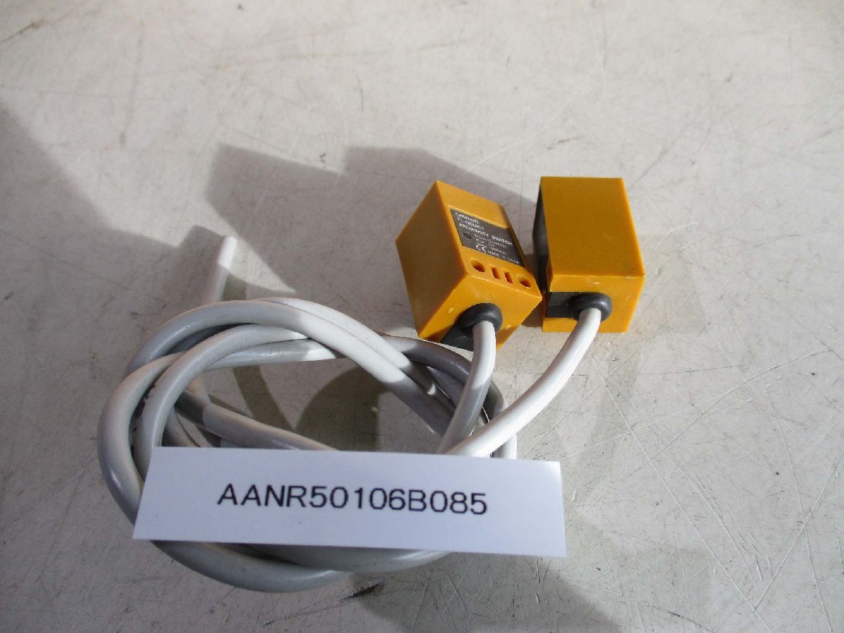 中古 OMRON PROXIMITY SWITCH TL-Q5MC1 角柱型標準タイプ近接セン 2セット(AANR50106B085)_画像2