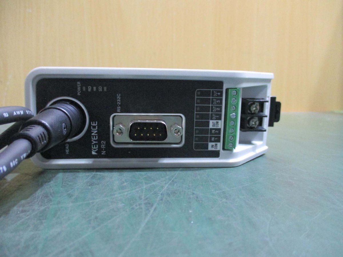 中古 Keyence N-R2 RS-232C Code Reader Interface Communication Unit 24VDC/SR-610 超小型2次元コードリーダ(AAQR50703C084)_画像3