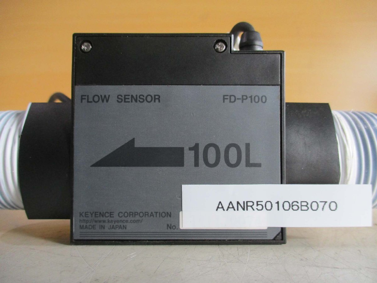 中古 KEYENCE FLOW SENSOR FD-P100 アンプ分離型デジタル流量センサ(AANR50106B070)_画像1