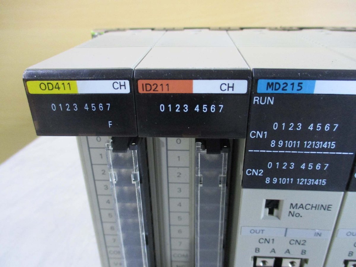 中古 OMRON C200HW-BC081-V1/ C200HG/ PA204/ OD411/ ID211/ MD215*5/ NC112(BADR50127C018)_画像2