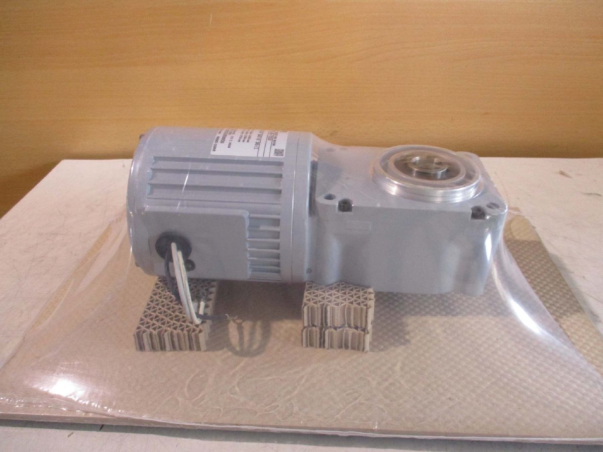 新古 NISSEI GTRギアモータ 3-PHASE INDUCTION MOTOR F2SM-20-30-T010 三相誘導電動機 0.1kW(FAPR50201B006)_画像4