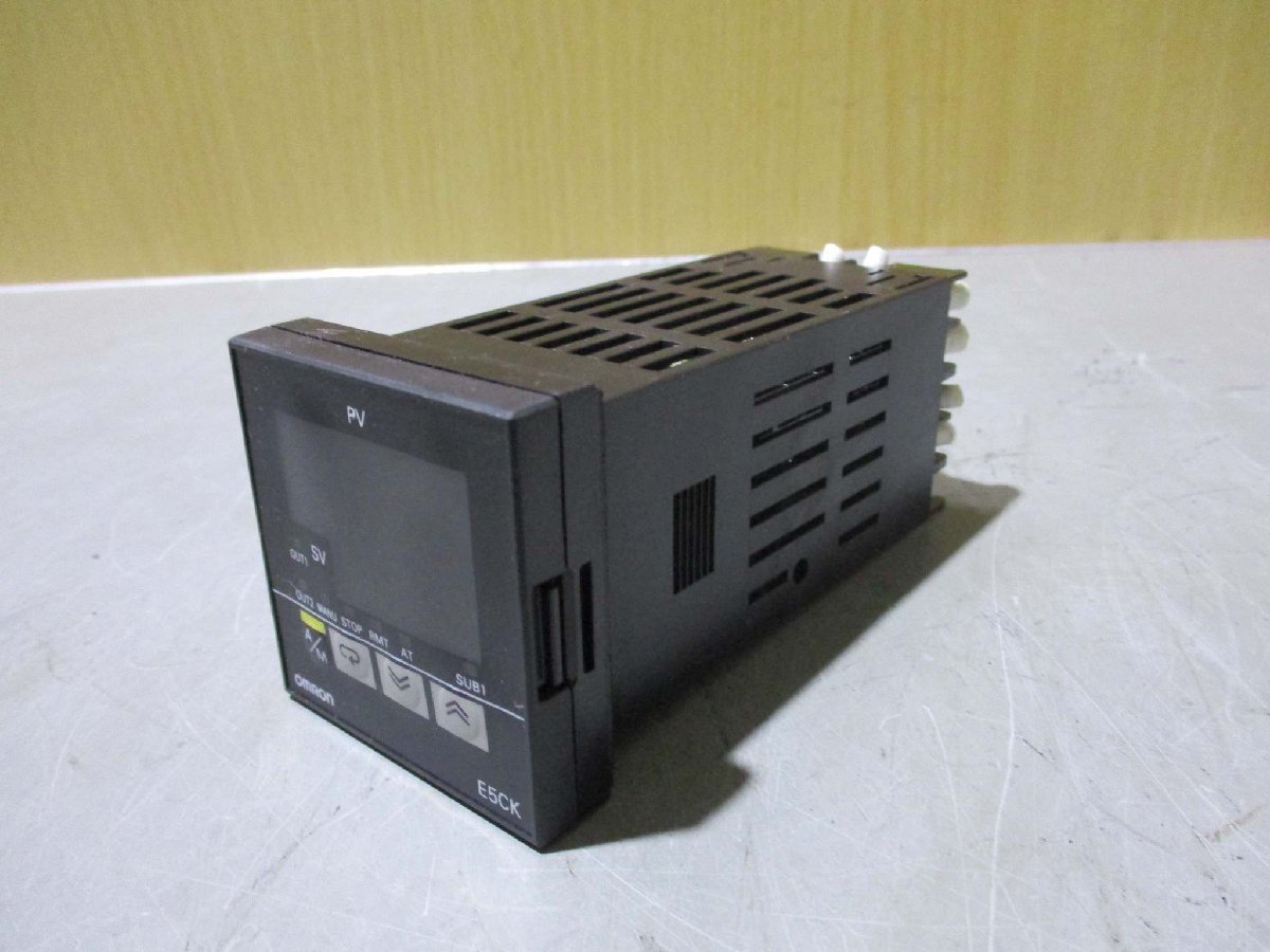 中古 OMRON DIGITAL CONTROLLER E5CK-CR1F デジタルコントローラ(JABR50127D149)