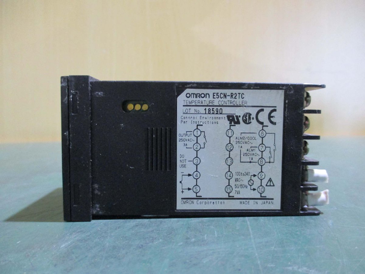 中古 OMRON TEMPERATURE CONTROLLER E5CN-R2TC 温度調節器(JADR50417D315)_画像1