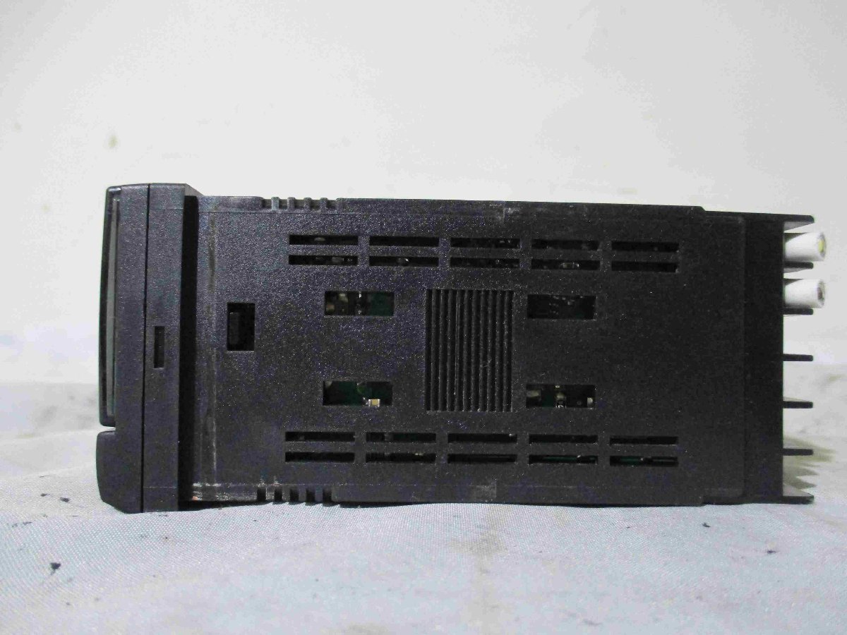 中古 OMRON digital panel meter K3HB-XAD-L1AT11 デジタルパネルメータ 100-240VAC(JABR41223B103)_画像4