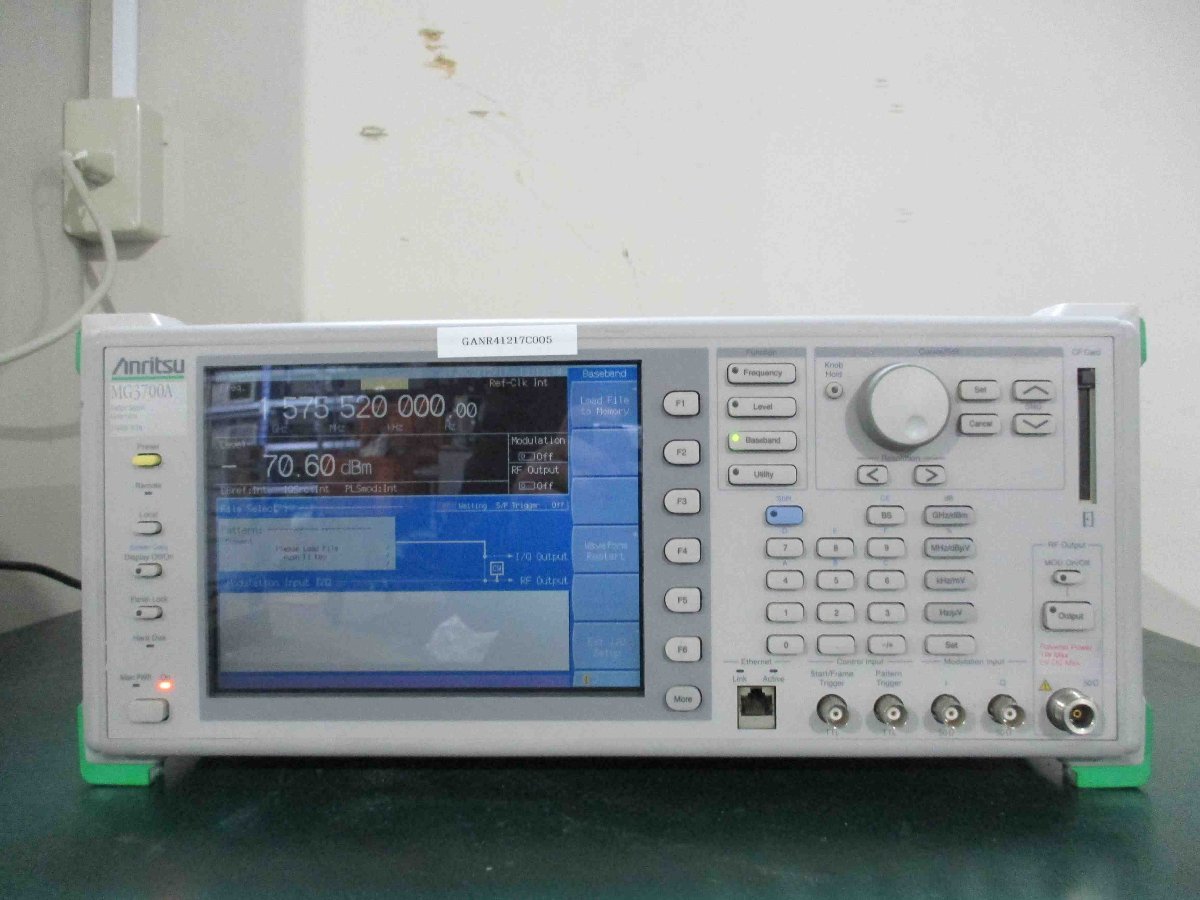 中古 ANRITSU MG3700A 250KHz-3GHz ベクトル信号発生器 200va MAX 通電OK(GANR41217C005)_画像1