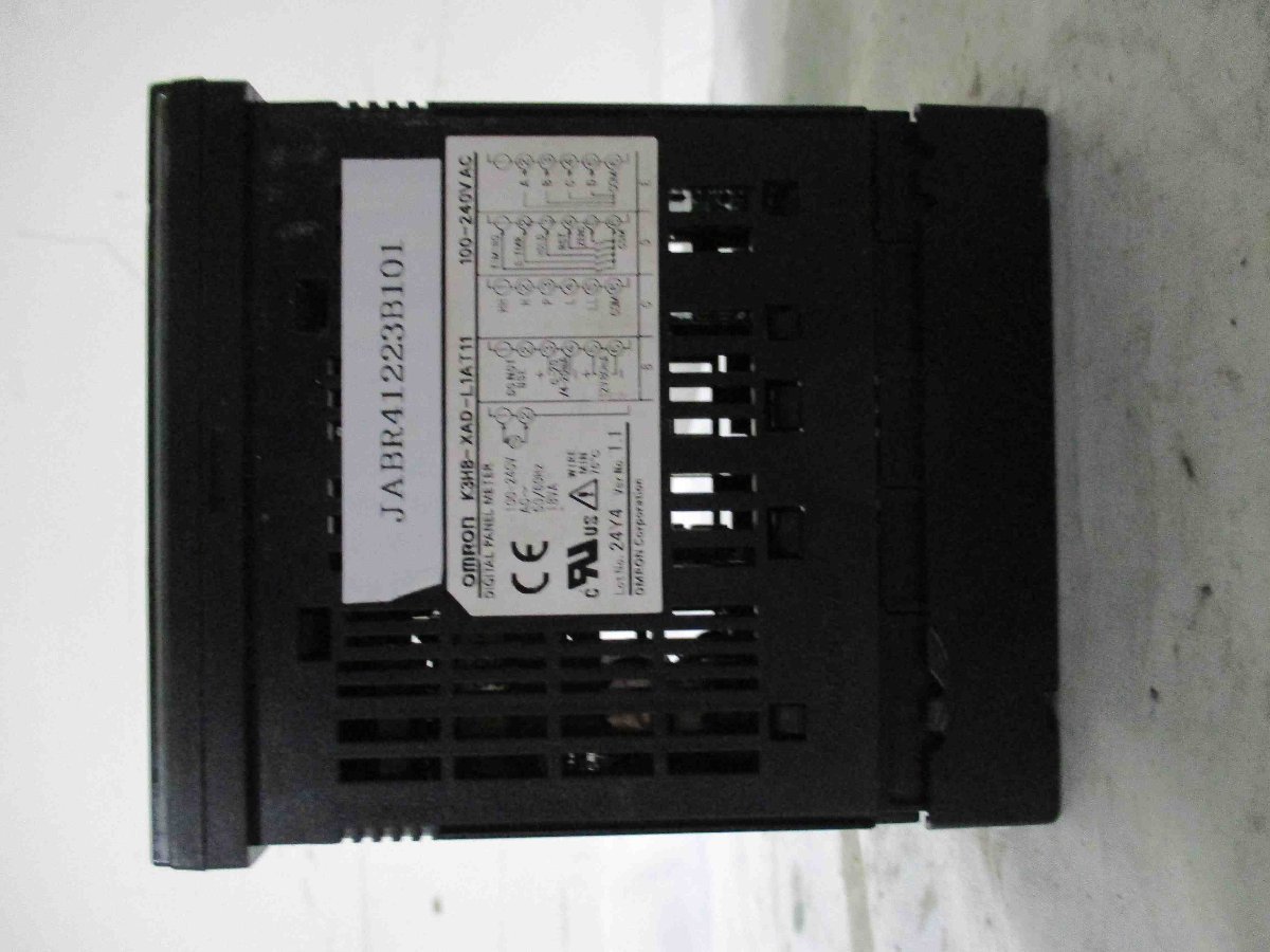 中古 OMRON digital panel meter K3HB-XAD-L1AT11 デジタルパネルメータ 100-240VAC(JABR41223B101)_画像2