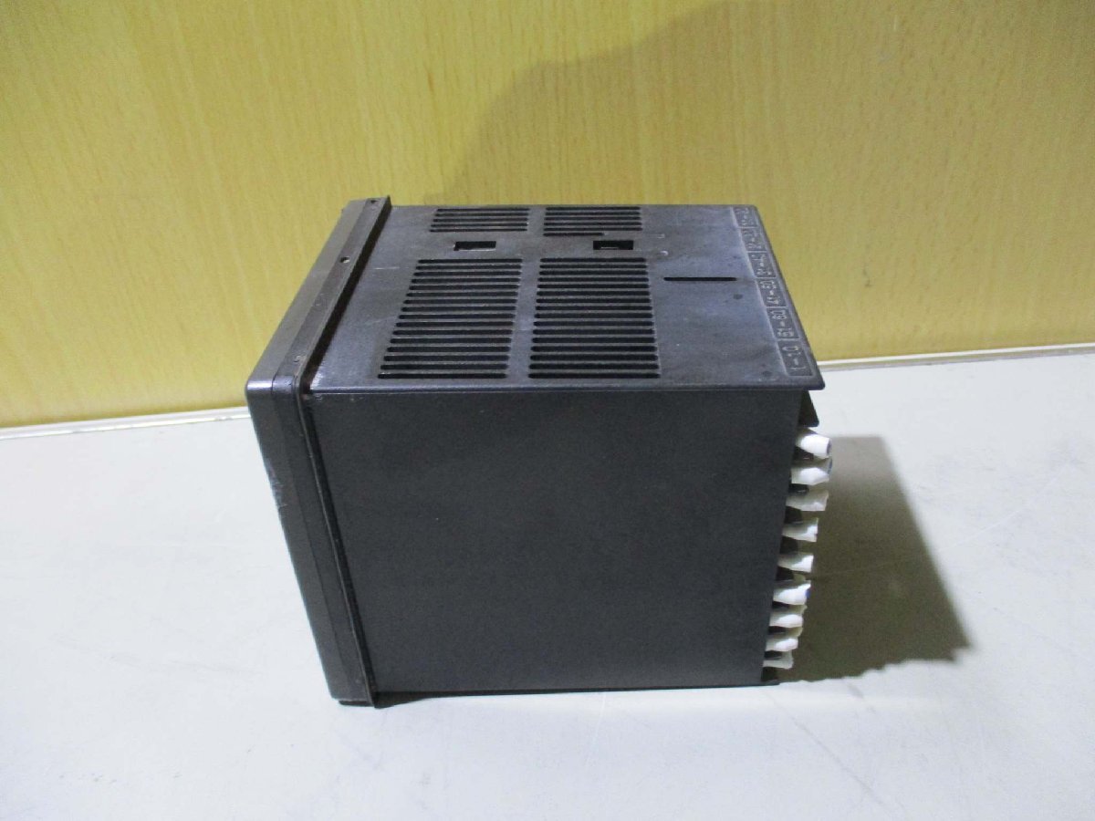 中古 YOKOGAWA CONTROLLER UT550 デジタル指示調節計 100-240VAC(JAER50415B010)_画像3