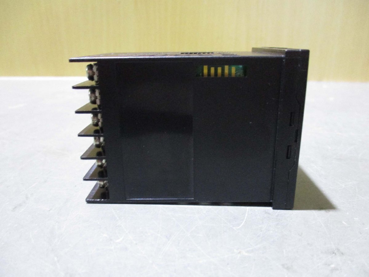 新古 Fuji PXF4AEY2-FV100 PXF4 Digital Temperature Controller 2 Point Alarm 1/16 DIN(JACR50225D129)_画像2