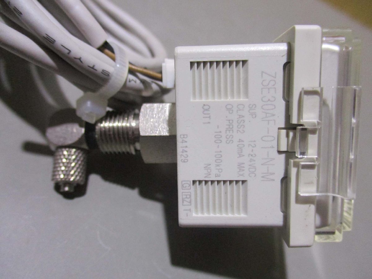中古 SMC デジタル圧力スイッチ ZSE30AF-01-N-M 2セット(JAAR41109A096)_画像3